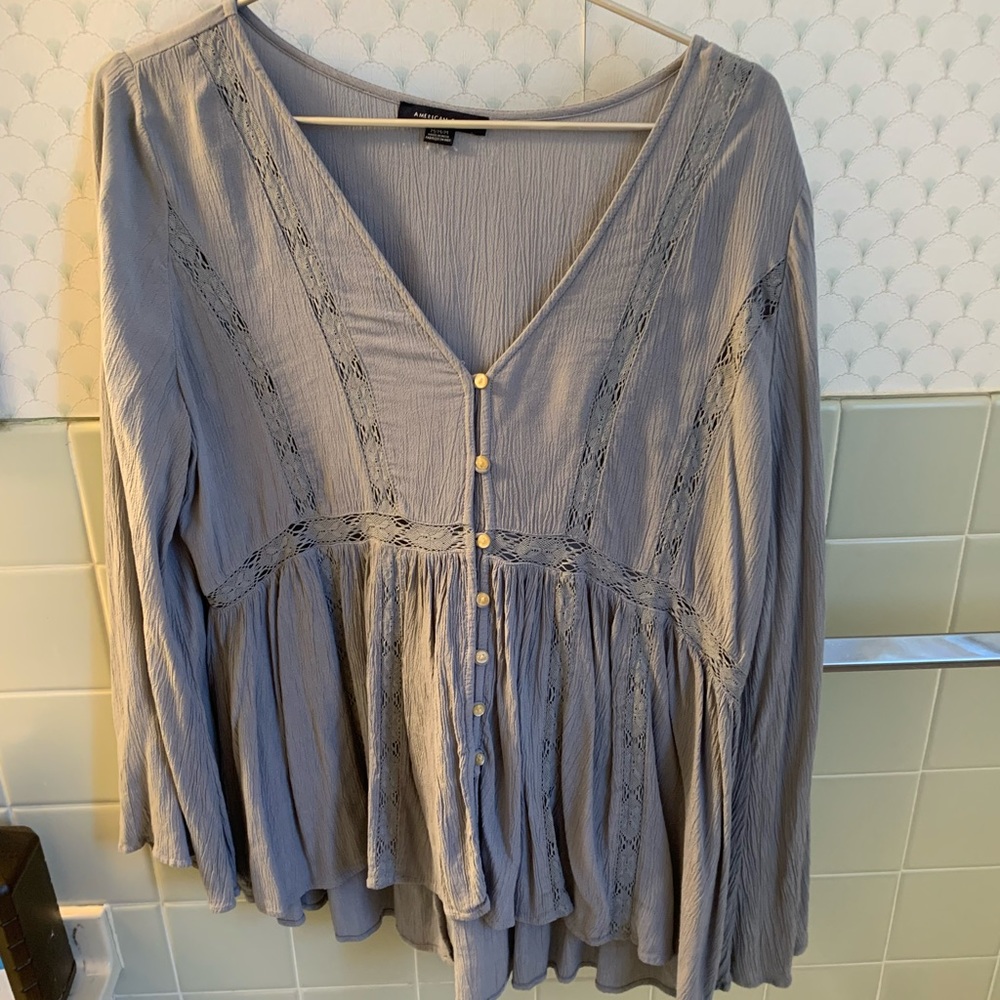 American Eagle Boho flowy too with lace detail